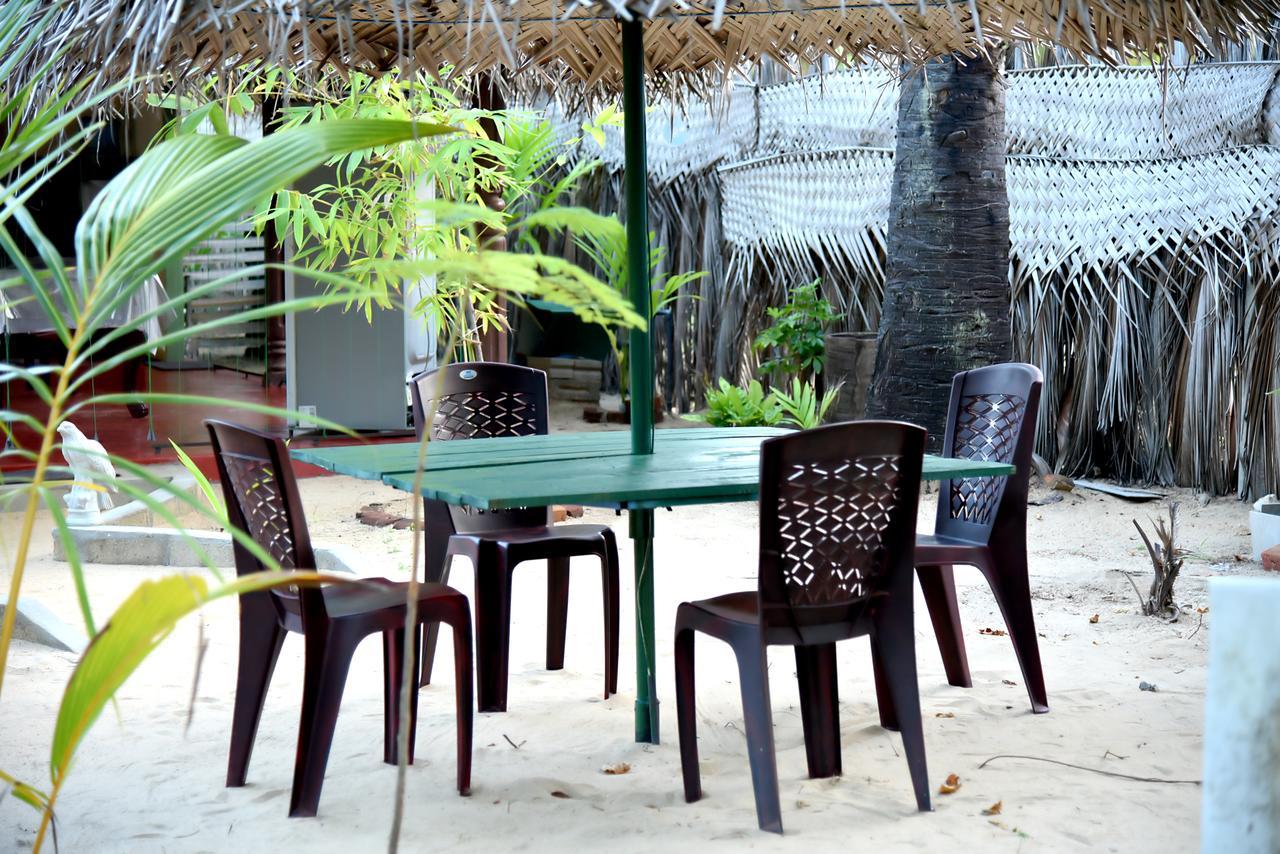 Naaval Beach Villa & Rooms Batticaloa Exterior foto
