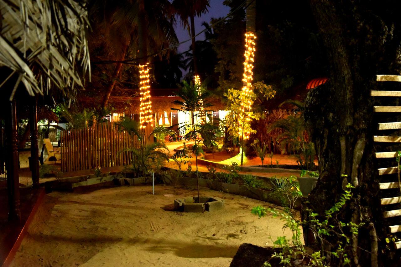 Naaval Beach Villa & Rooms Batticaloa Exterior foto